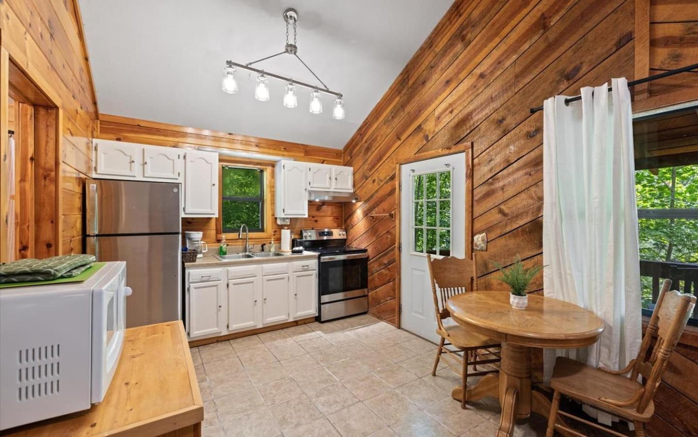 Casa vacanze Pet-friendly Smoky Getaway With Hot Tub Sevierville