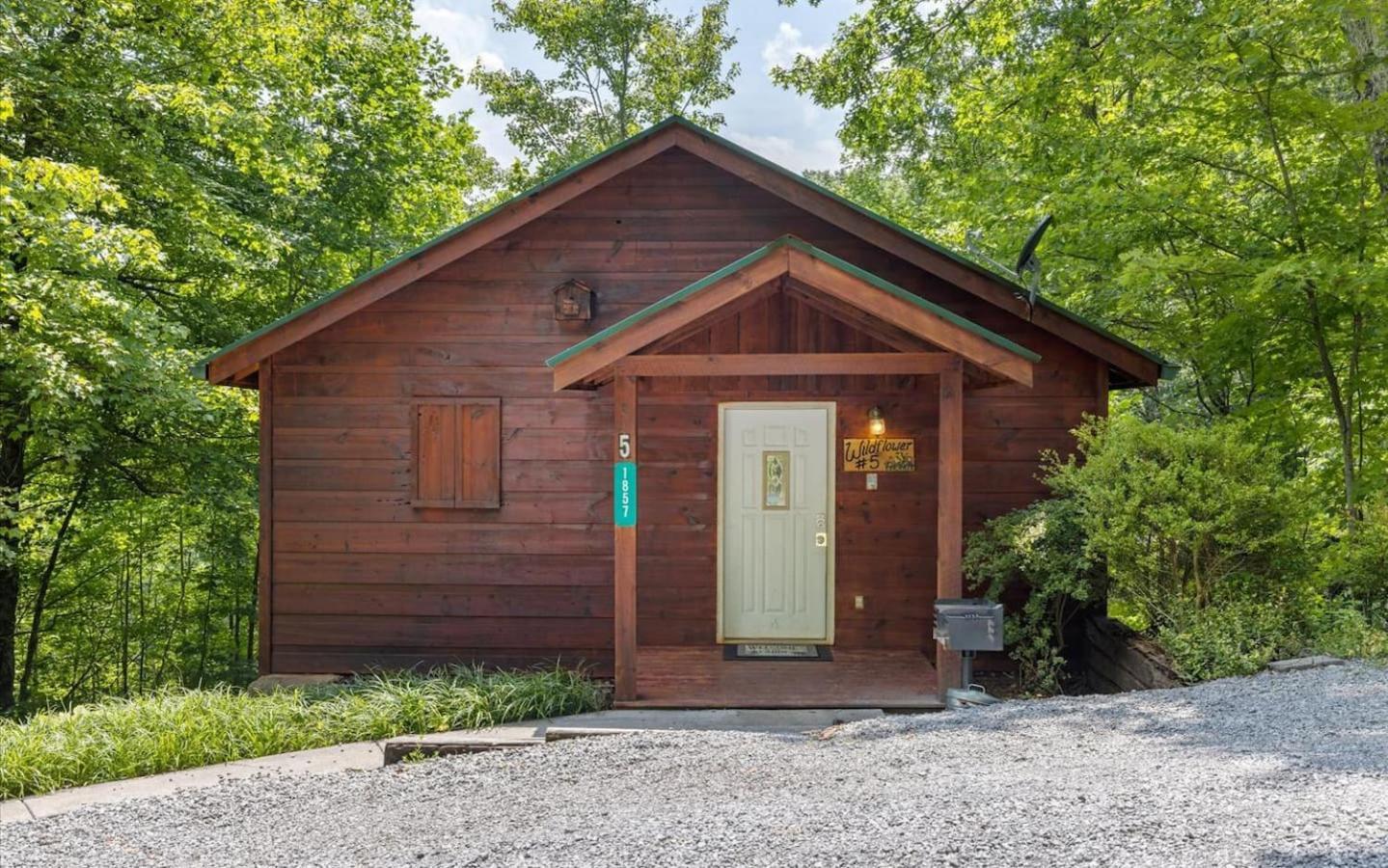 Casa vacanze Pet-friendly Smoky Getaway With Hot Tub