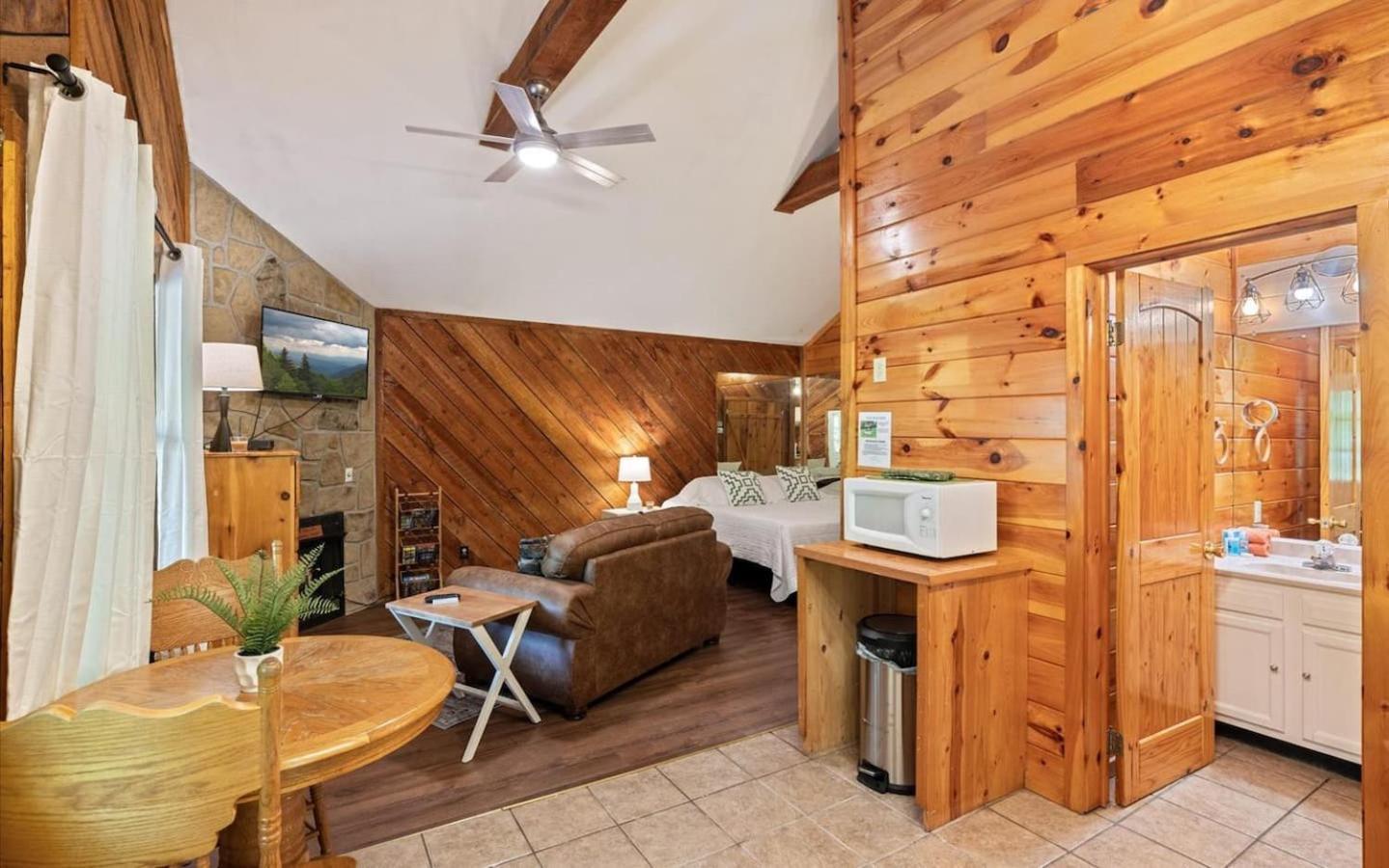 Pet-friendly Smoky Getaway With Hot Tub Casa vacanze *