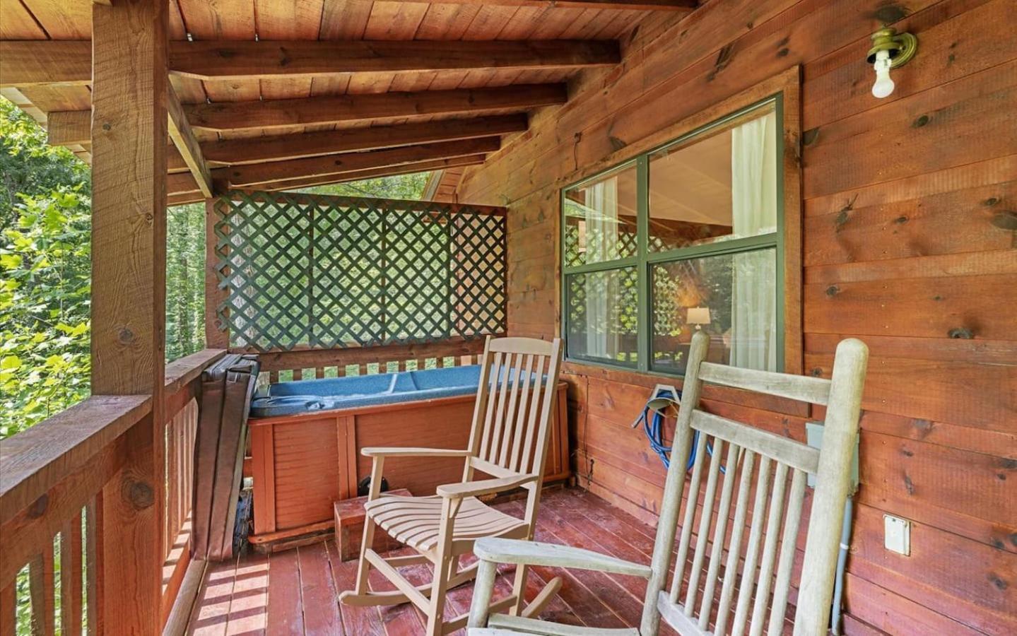 Pet-friendly Smoky Getaway With Hot Tub Hébergement de vacances Sevierville