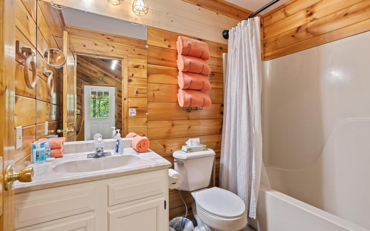 Pet-friendly Smoky Getaway With Hot Tub Hébergement de vacances